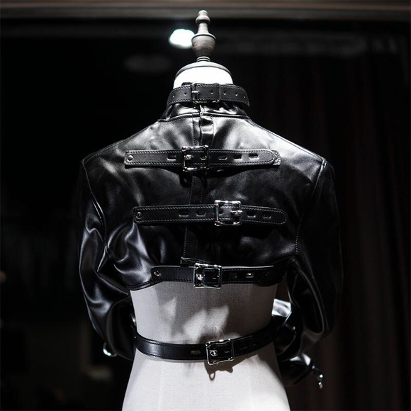 Leather StraightJacket - Picture 6 of 8